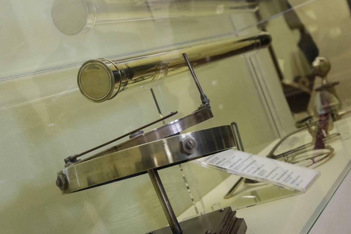 El poder naval español se muestra en la Torre del Oro