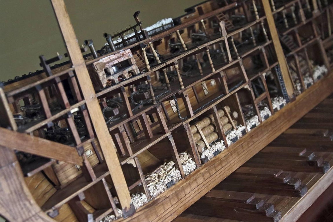 El poder naval español se muestra en la Torre del Oro