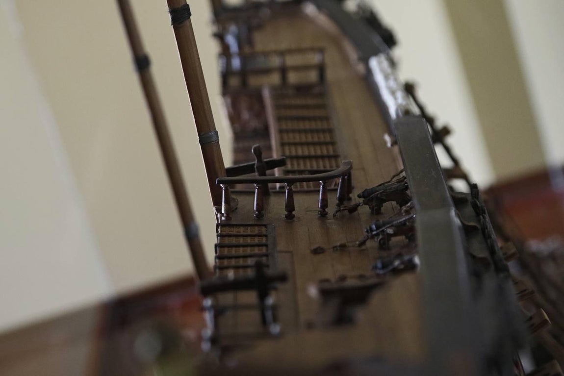 El poder naval español se muestra en la Torre del Oro