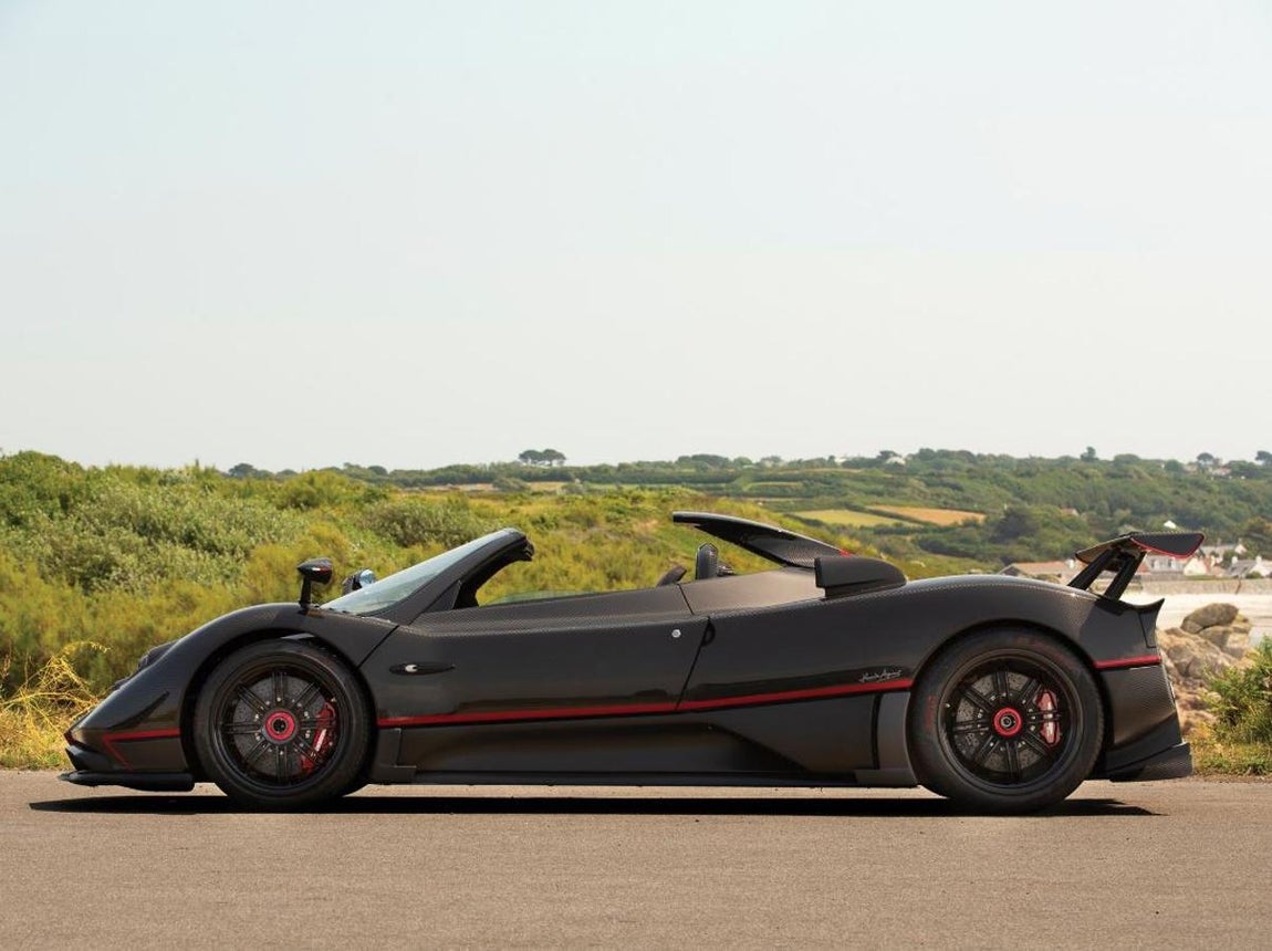 Pagani Zonda Aether de 2017. Todos presentan la versión más avanzada del chasis Zonda con un monocasco de carbo-titanio, un material desarrollado por Pagani en el que el tejido de titanio y carbono se une para beneficiarse de las propiedades de ingeniería de ambos materiales