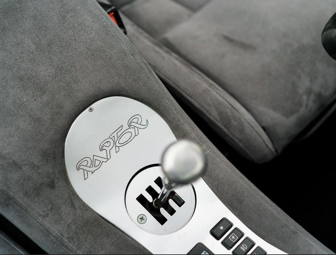 Lamborghini Zagato Concept 1990. En 2008 se exhibió en el Concurso de Elegancia de Pebble Beach antes de ser llevado al Reino Unido poco después. Es tan llamativo hoy como debe haber sido en 1996 y se presenta en perfectas condiciones en todo su esquema de color verde marino original con un interior envuelto en Alcantara gris oscuro