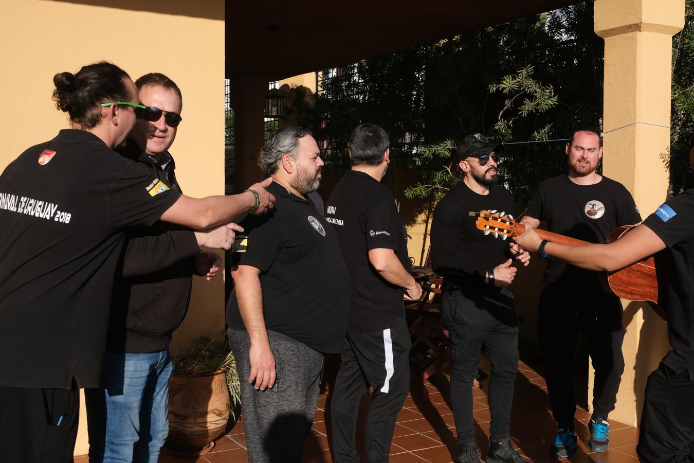 FOTOS: La comparsa uruguaya &#039;La gaditana que volvió&#039;, en Cádiz para probarse los tipos