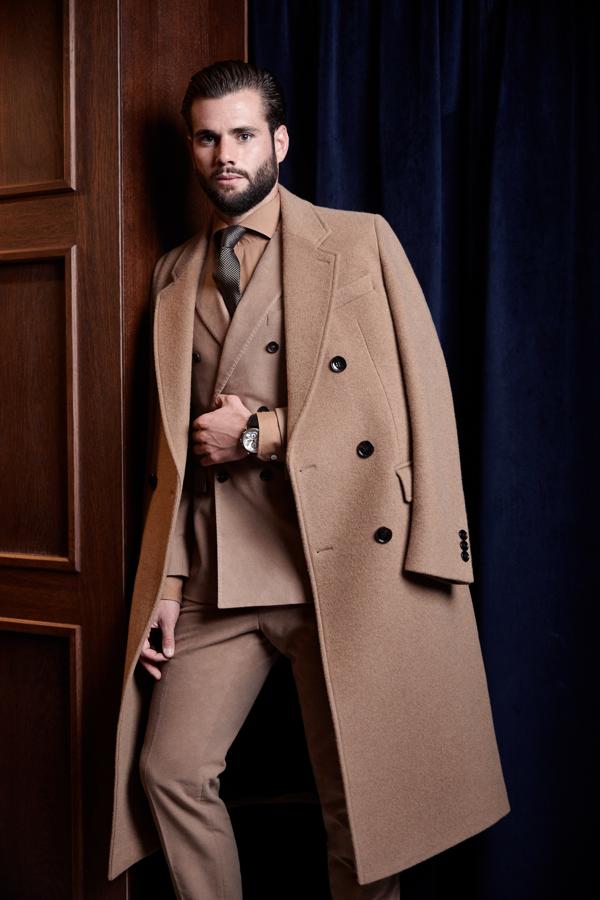 Total look de Boss y reloj de Montblanc.