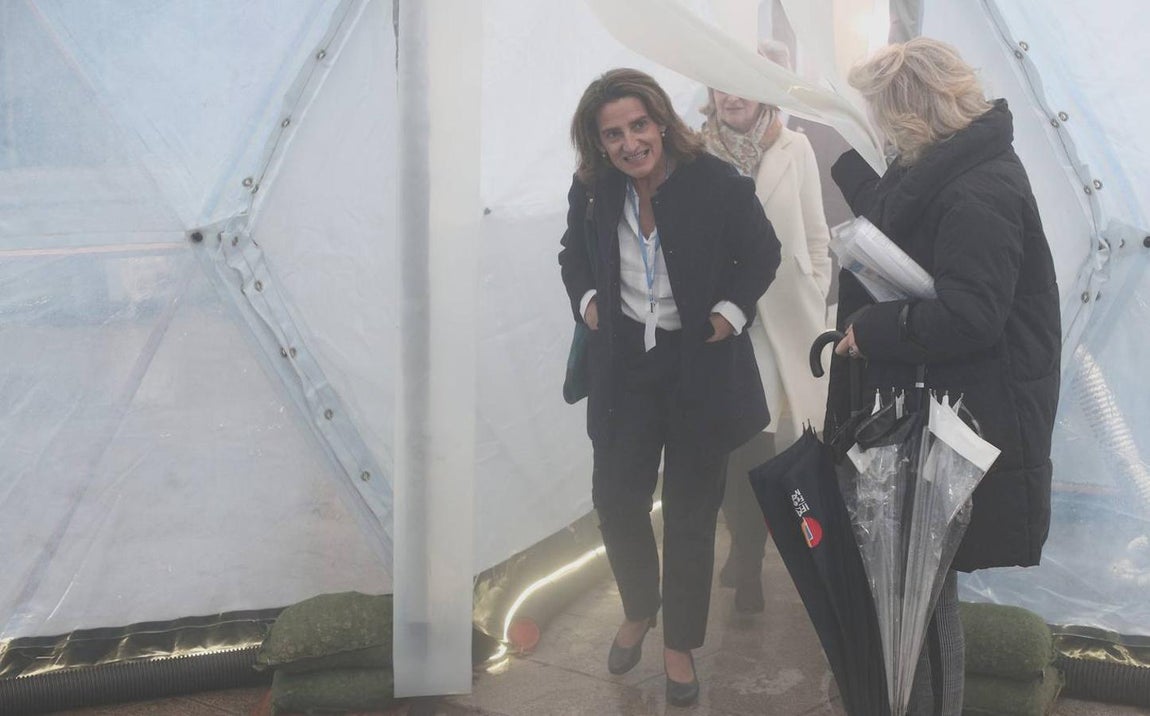 La ministra de Transición Ecológica en funciones, Teresa Ribera, en las conocidas como «burbujas de contaminación». 