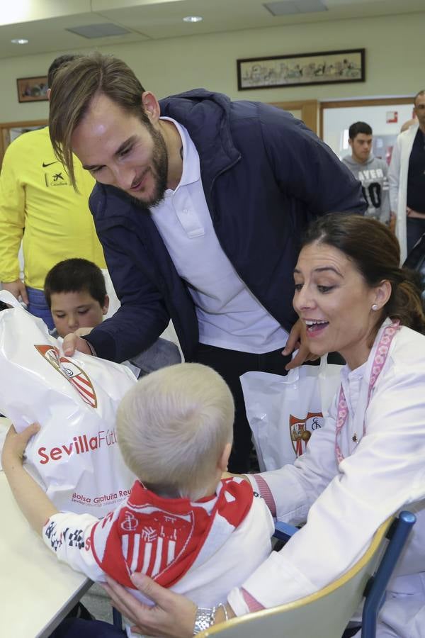 Visita del Sevilla FC al hospital de San Juan de Dios