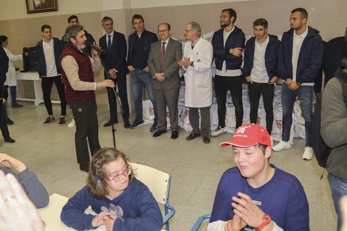 Visita del Sevilla FC al hospital de San Juan de Dios