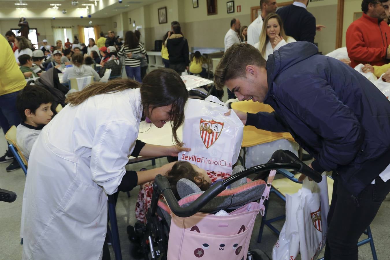 Visita del Sevilla FC al hospital de San Juan de Dios