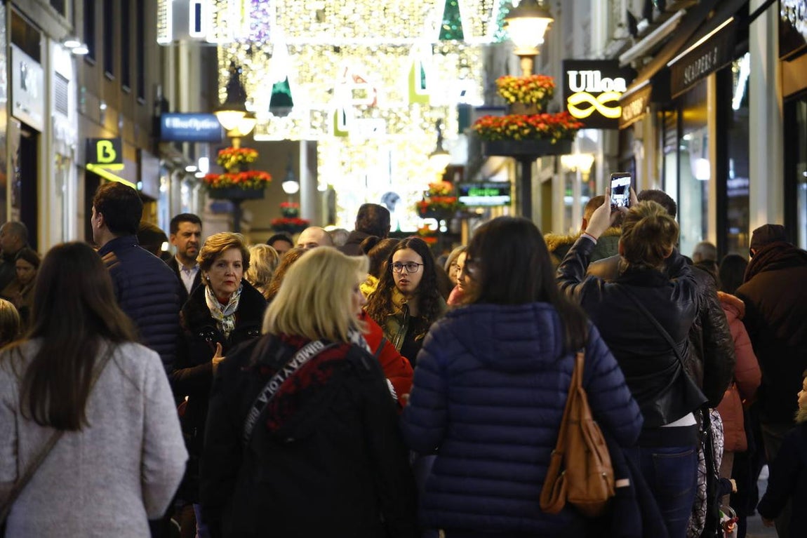 El alumbrado y el ambiente en las calles del Centro de Córdoba, en imágenes