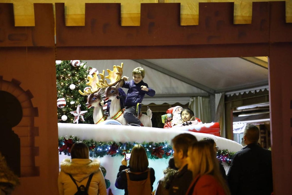 El alumbrado y el ambiente en las calles del Centro de Córdoba, en imágenes