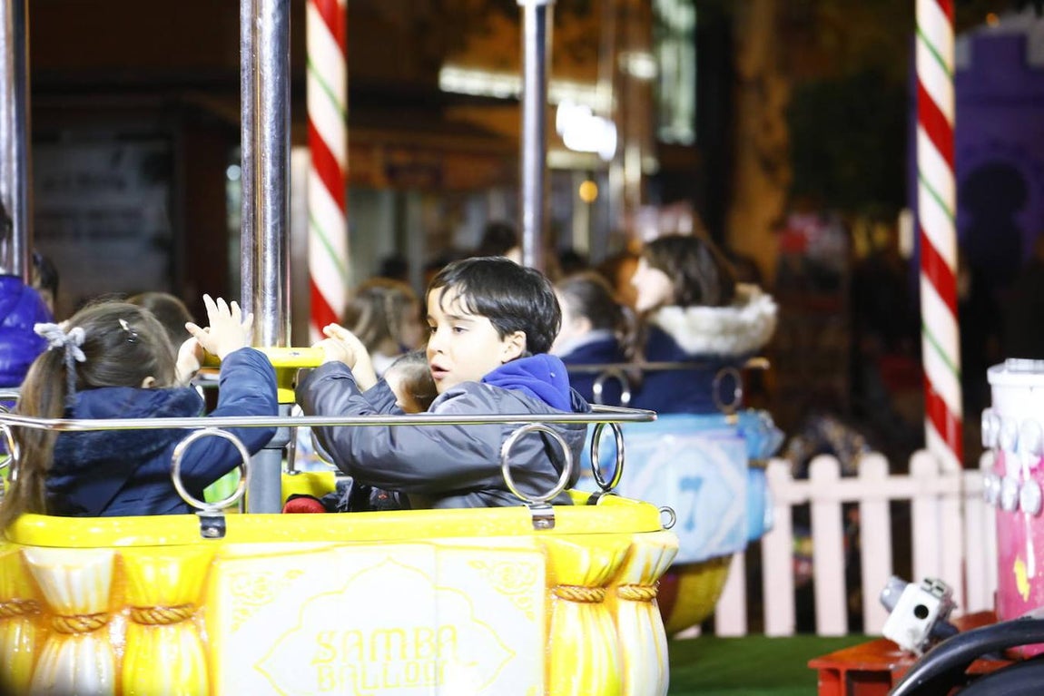 El alumbrado y el ambiente en las calles del Centro de Córdoba, en imágenes