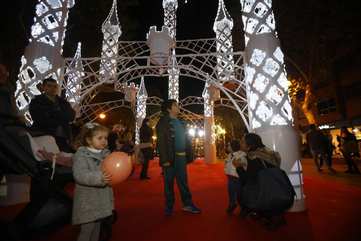 El alumbrado y el ambiente en las calles del Centro de Córdoba, en imágenes