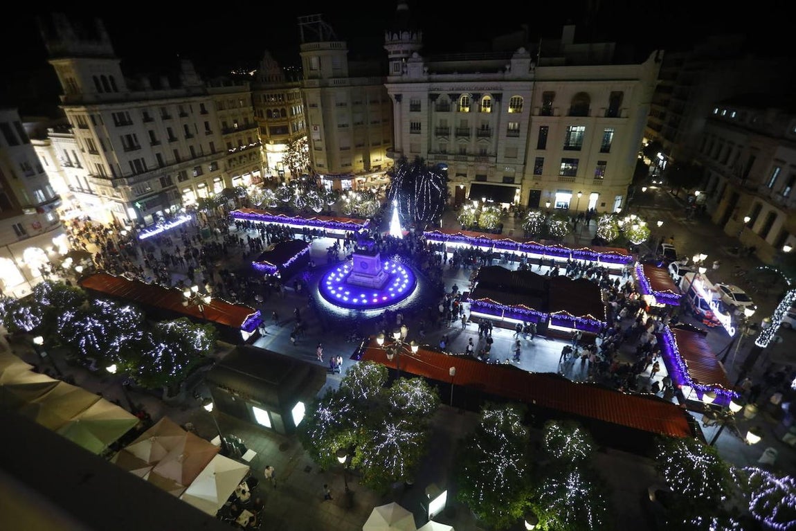El alumbrado y el ambiente en las calles del Centro de Córdoba, en imágenes