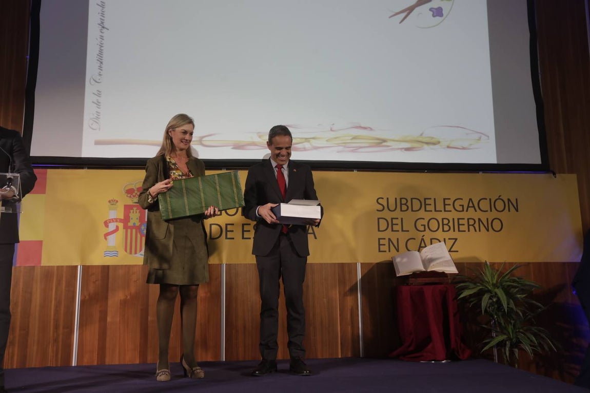 Entrega de distinciones de la Subdelegación por la conmemoración de la Constitución