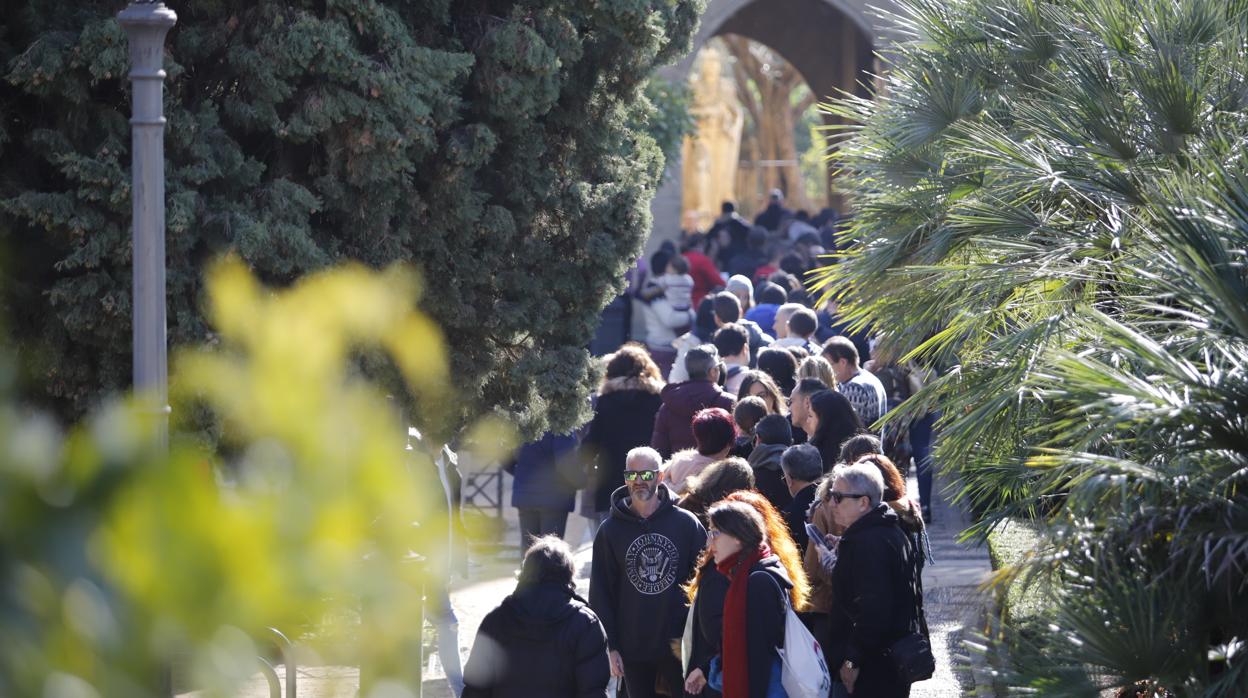 El ambiente turístico en Córdoba en el puente, en imágenes