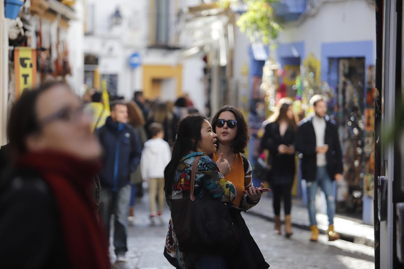 El ambiente turístico en Córdoba en el puente, en imágenes