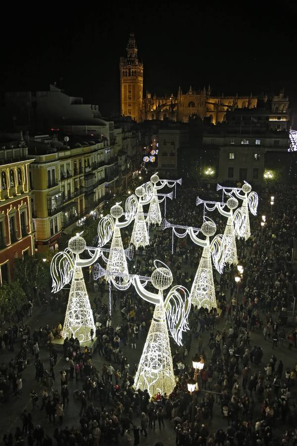 La Plaza de San Francisco se llena de ángeles de luz