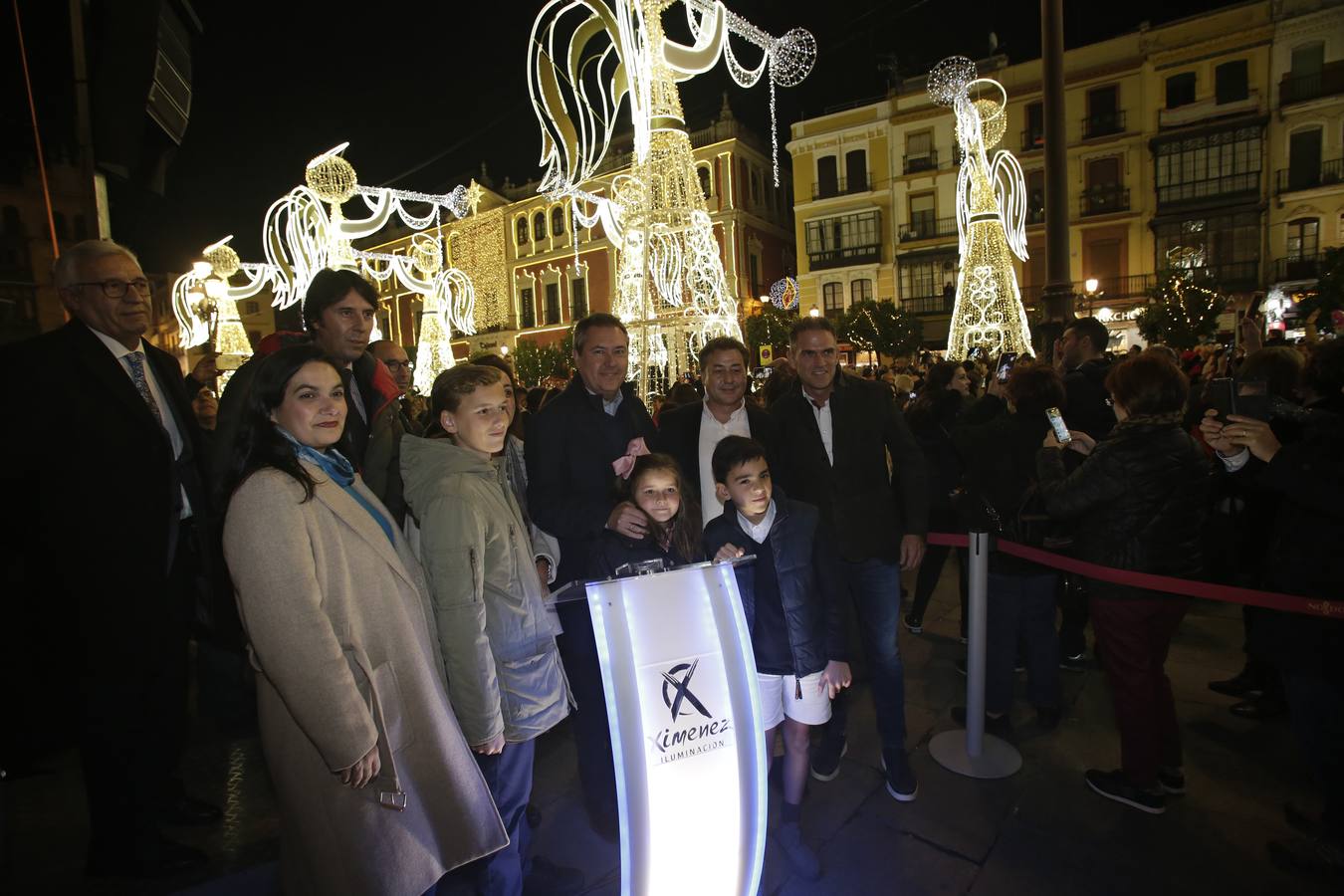 La Plaza de San Francisco se llena de ángeles de luz