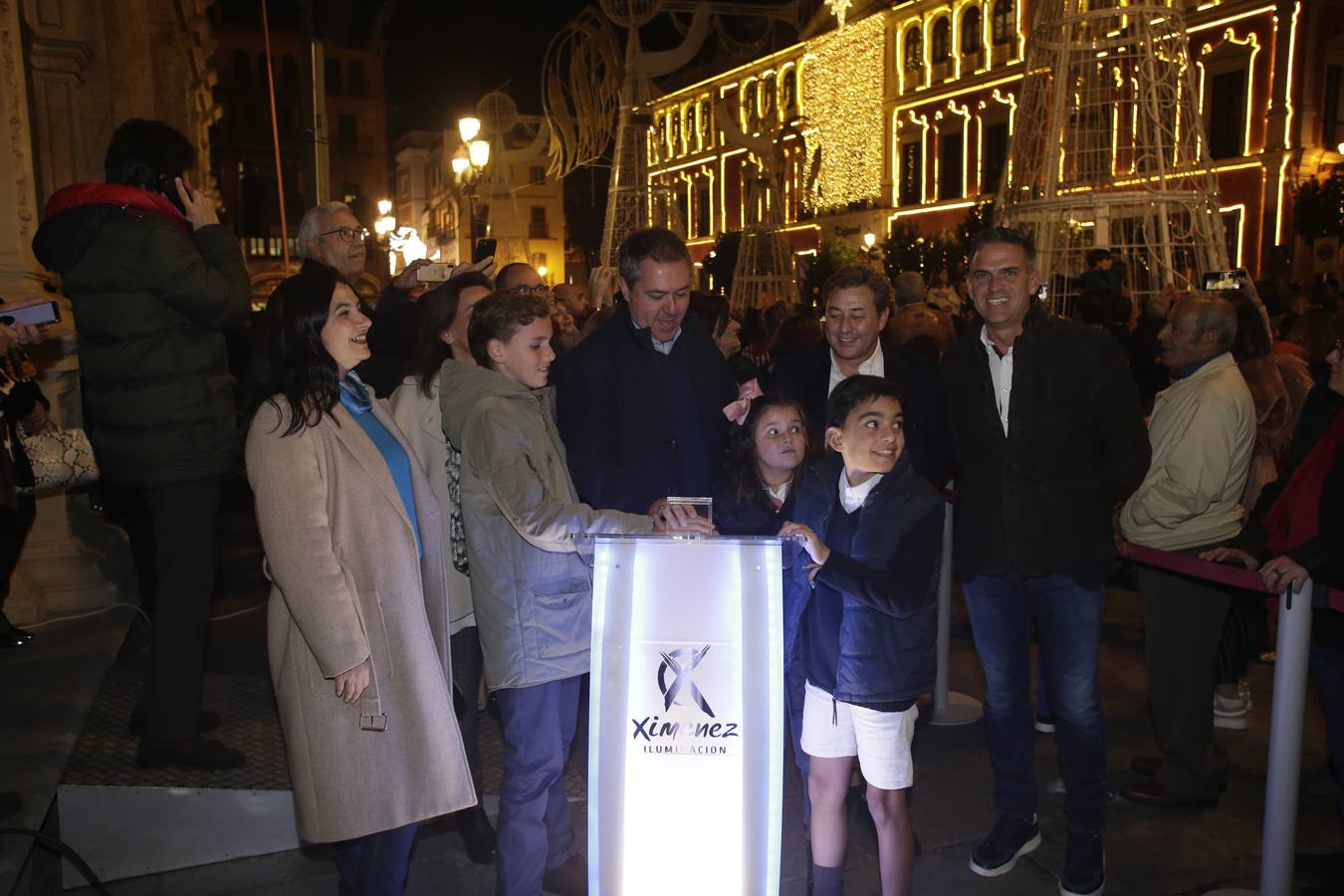 La Plaza de San Francisco se llena de ángeles de luz