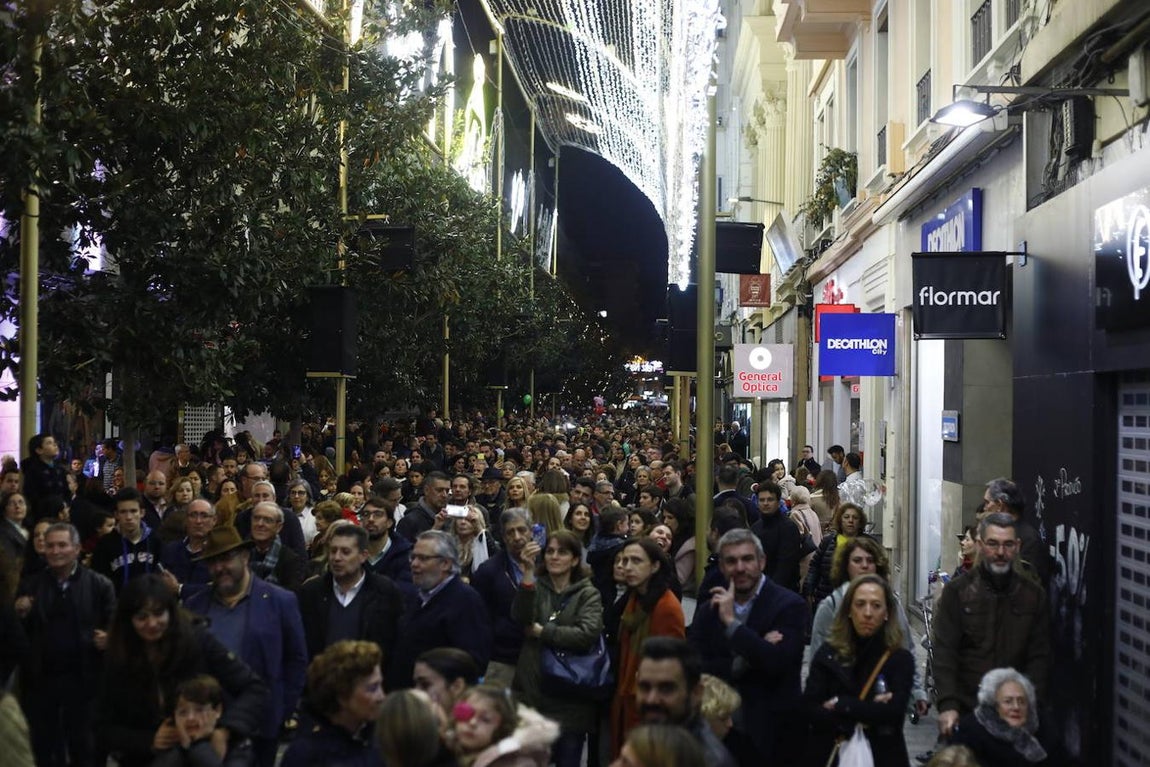 El ambiente navideño del viernes del puente en Córdoba, en imágenes