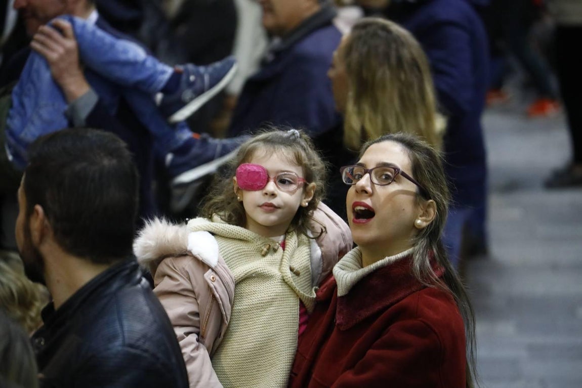 El ambiente navideño del viernes del puente en Córdoba, en imágenes