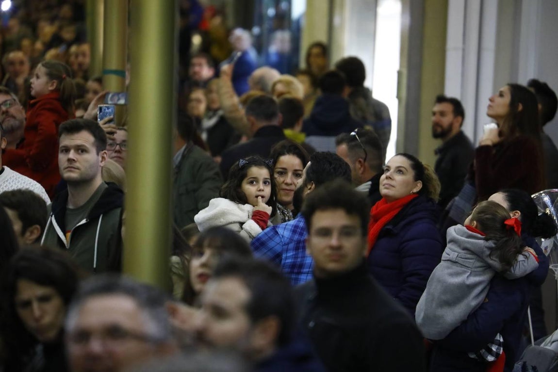 El ambiente navideño del viernes del puente en Córdoba, en imágenes