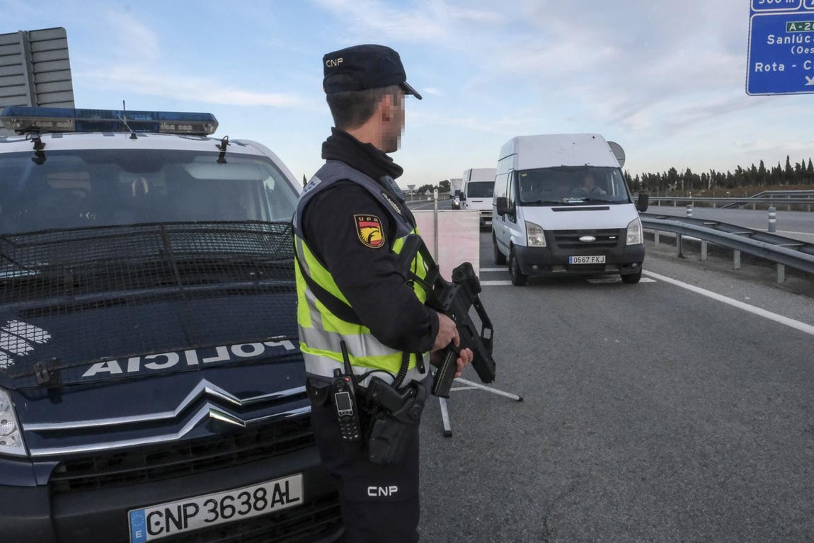 De patrulla con la Policía Nacional por Sanlúcar. Objetivo: mantener el control