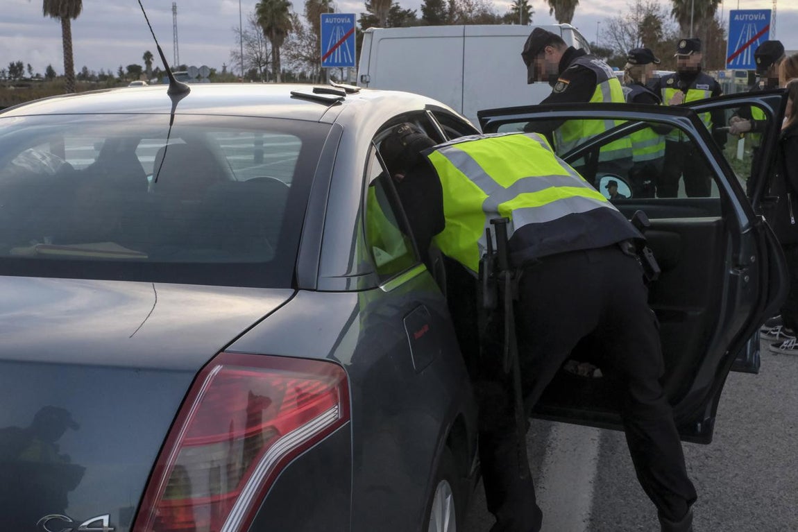 De patrulla con la Policía Nacional por Sanlúcar. Objetivo: mantener el control
