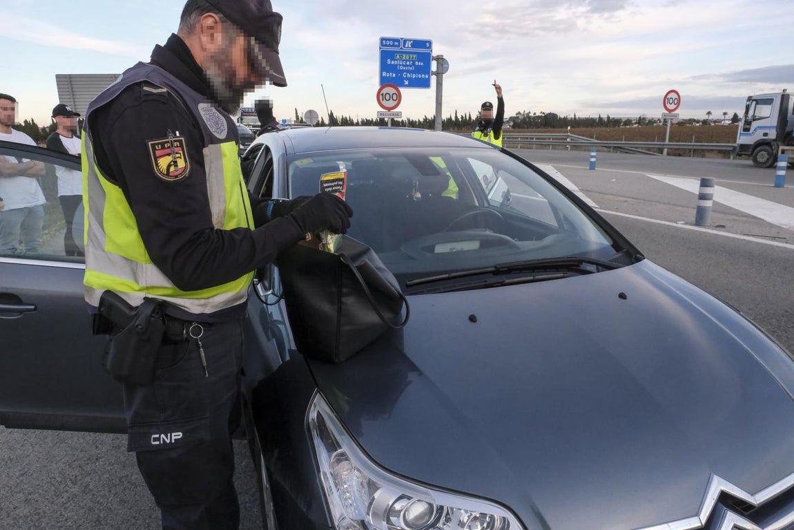De patrulla con la Policía Nacional por Sanlúcar. Objetivo: mantener el control