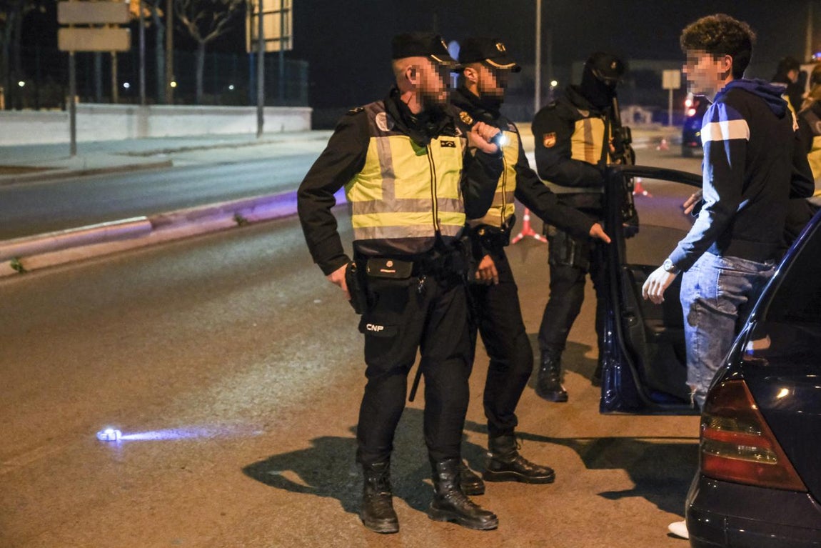 De patrulla con la Policía Nacional por Sanlúcar. Objetivo: mantener el control