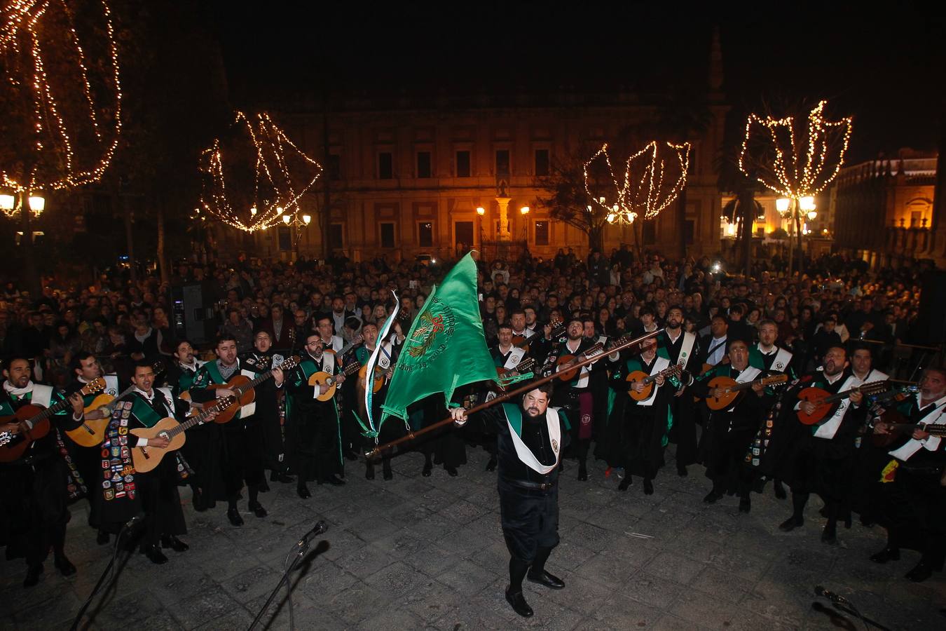 Los tunos cantan a la Inmaculada Concepción