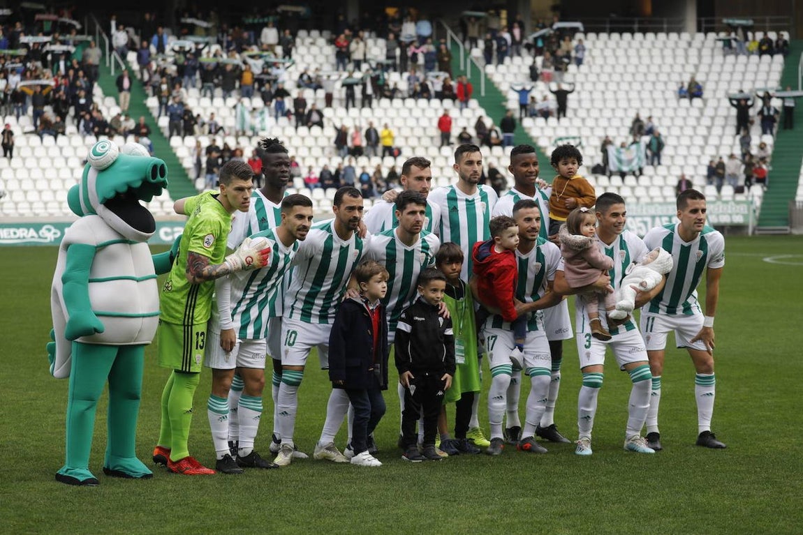 El ambiente en las gradas del Córdoba-Atlético Sanluqueño, en imágenes