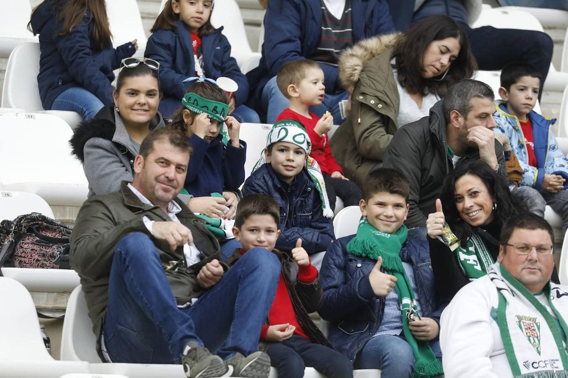 El ambiente en las gradas del Córdoba-Atlético Sanluqueño, en imágenes