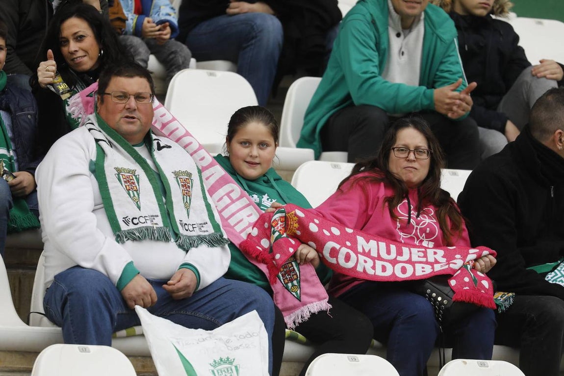 El ambiente en las gradas del Córdoba-Atlético Sanluqueño, en imágenes