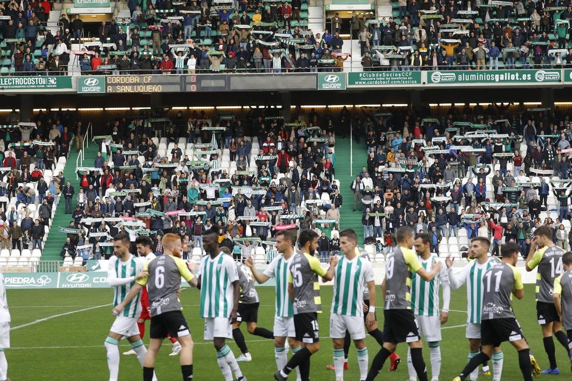 El ambiente en las gradas del Córdoba-Atlético Sanluqueño, en imágenes