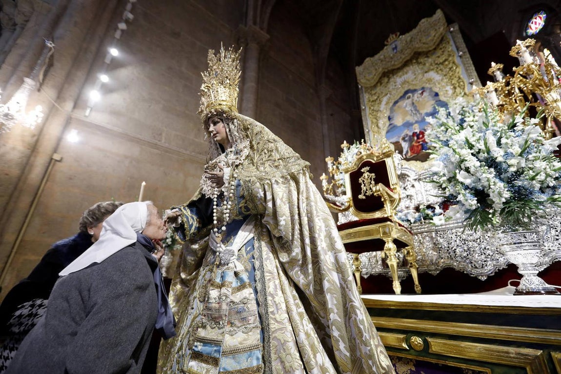 Los besamanos en Córdoba con motivo de la Inmaculada, en imágenes