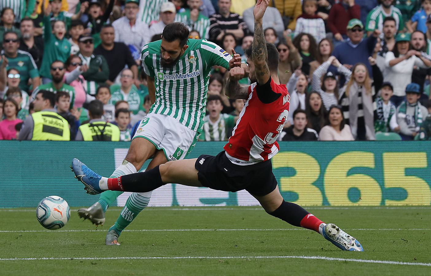 En imágenes, la victoria del Betis frente al Athletic en el Villamarín