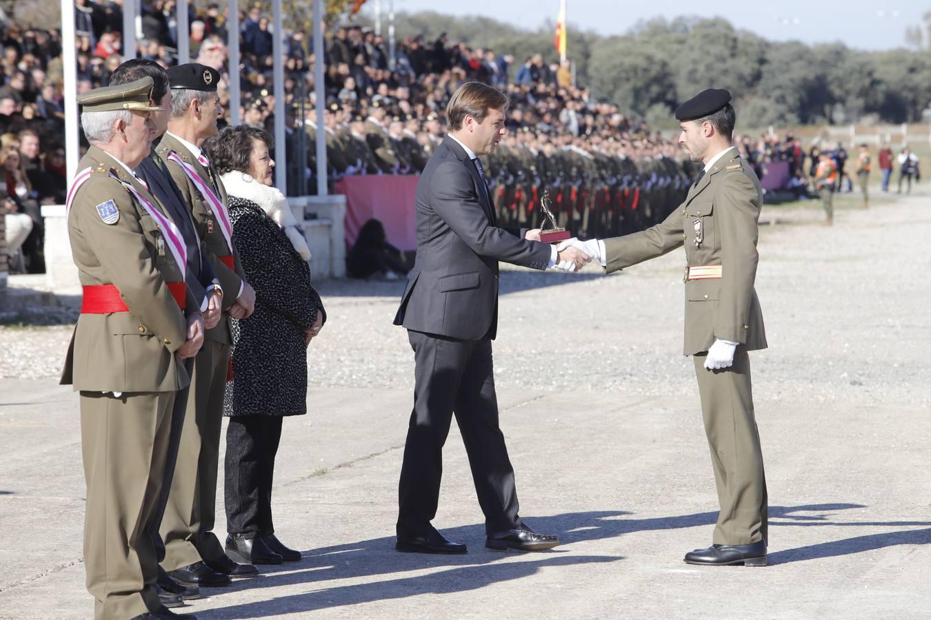 El desfile militar de la Brigada Guzmán El Bueno en Córdoba, en imágenes