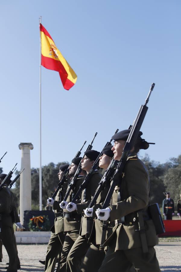 El desfile militar de la Brigada Guzmán El Bueno en Córdoba, en imágenes