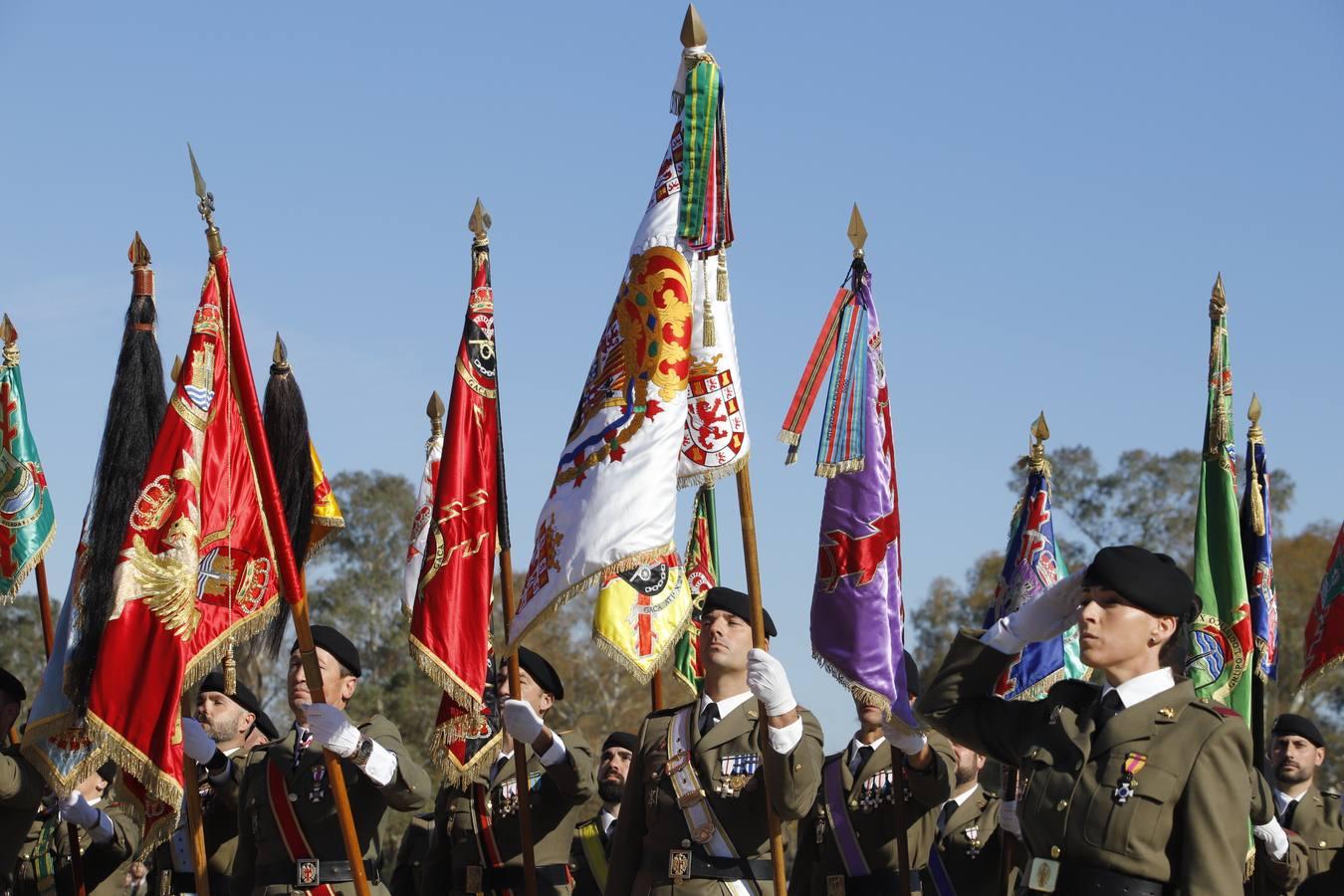 El desfile militar de la Brigada Guzmán El Bueno en Córdoba, en imágenes