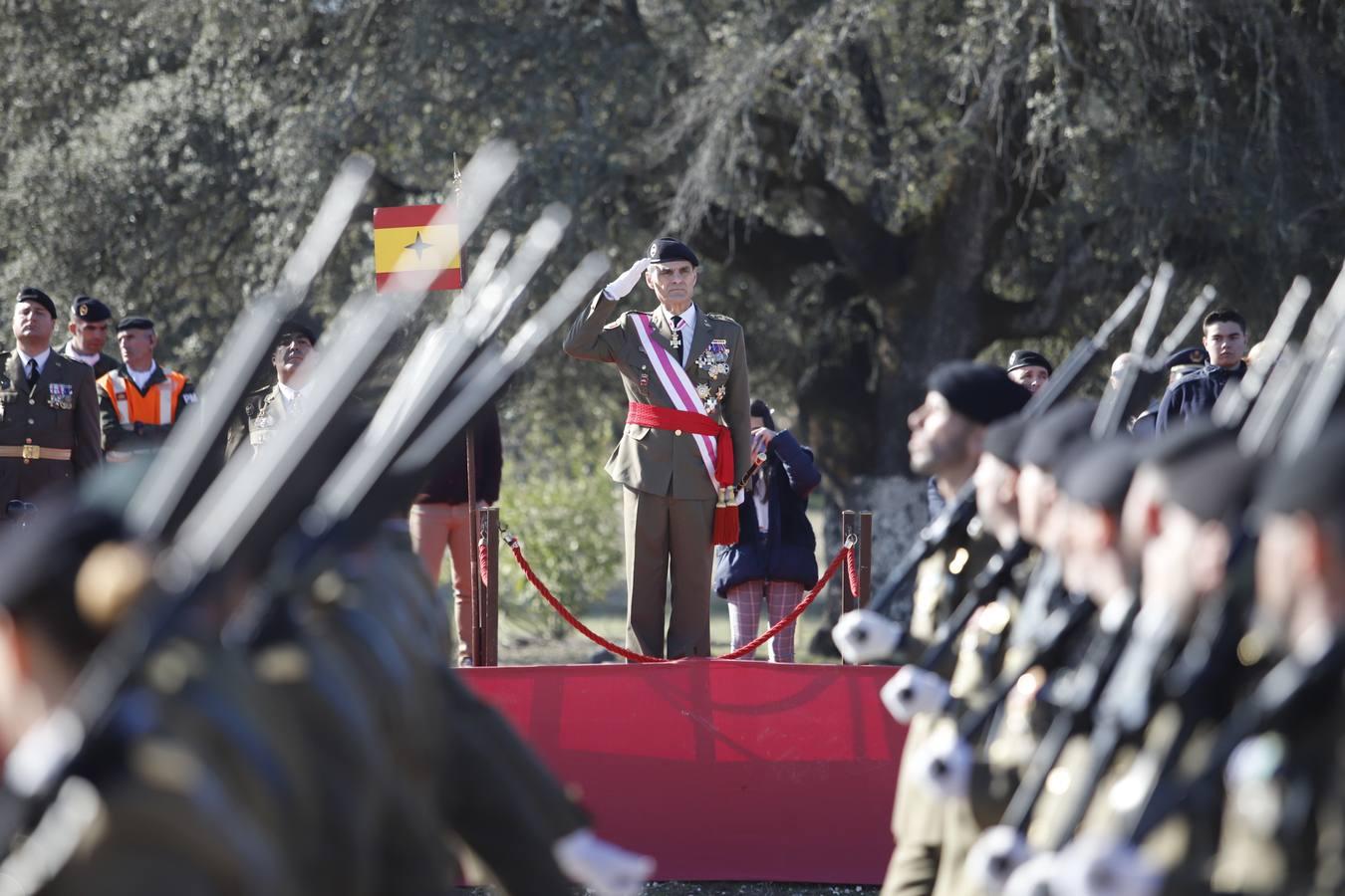 El desfile militar de la Brigada Guzmán El Bueno en Córdoba, en imágenes