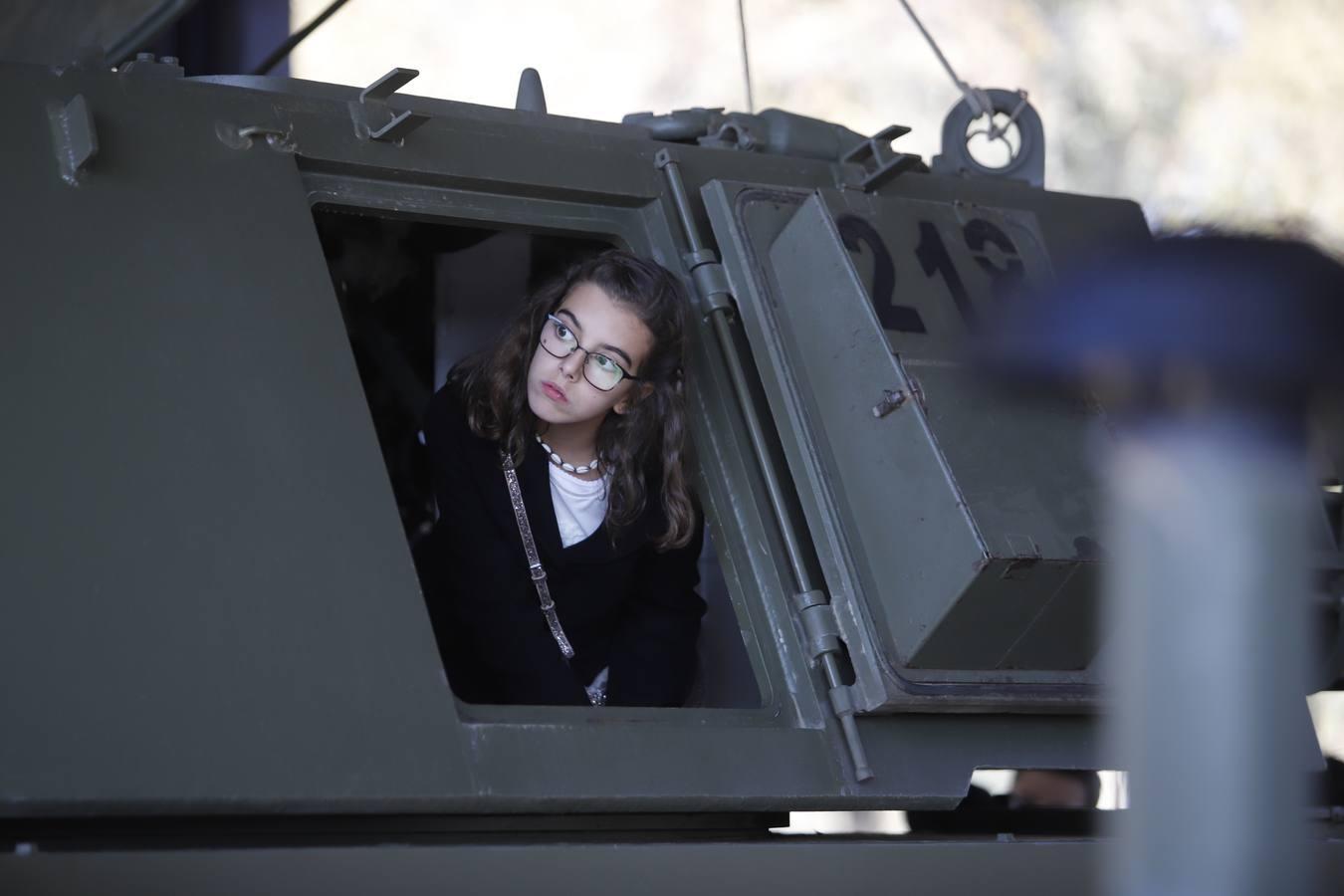 El desfile militar de la Brigada Guzmán El Bueno en Córdoba, en imágenes