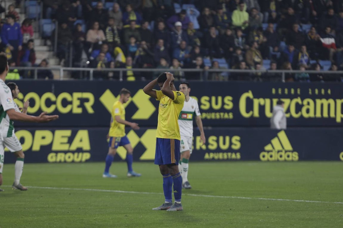 Las imágenes del partido Cádiz C.F. - Elche