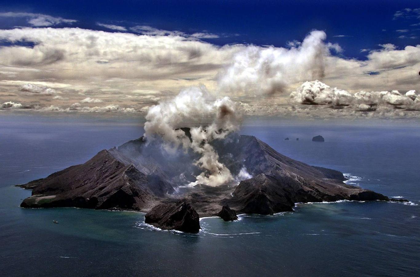 Las impresionantes imágenes de la erupción del volcán en Nueva Zelanda. 