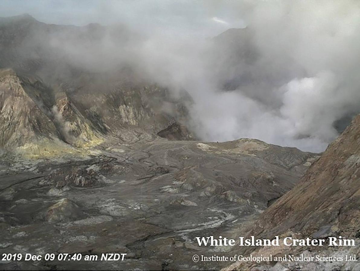 Las impresionantes imágenes de la erupción del volcán en Nueva Zelanda. 