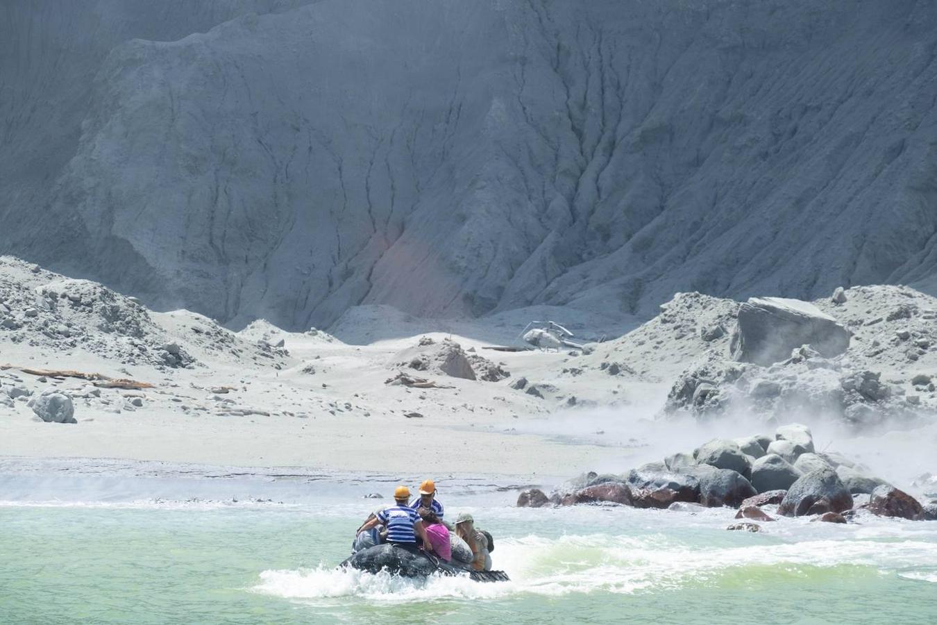 Las impresionantes imágenes de la erupción del volcán en Nueva Zelanda. 