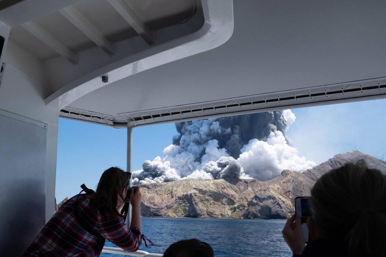 Las impresionantes imágenes de la erupción del volcán en Nueva Zelanda. 