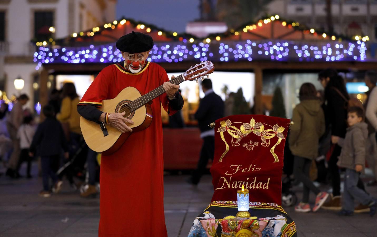 El lunes festivo bajo las luces de la Navidad en Córdoba, en imágenes