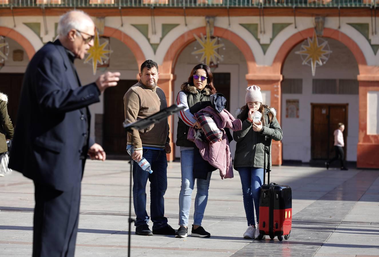 El lunes festivo bajo las luces de la Navidad en Córdoba, en imágenes