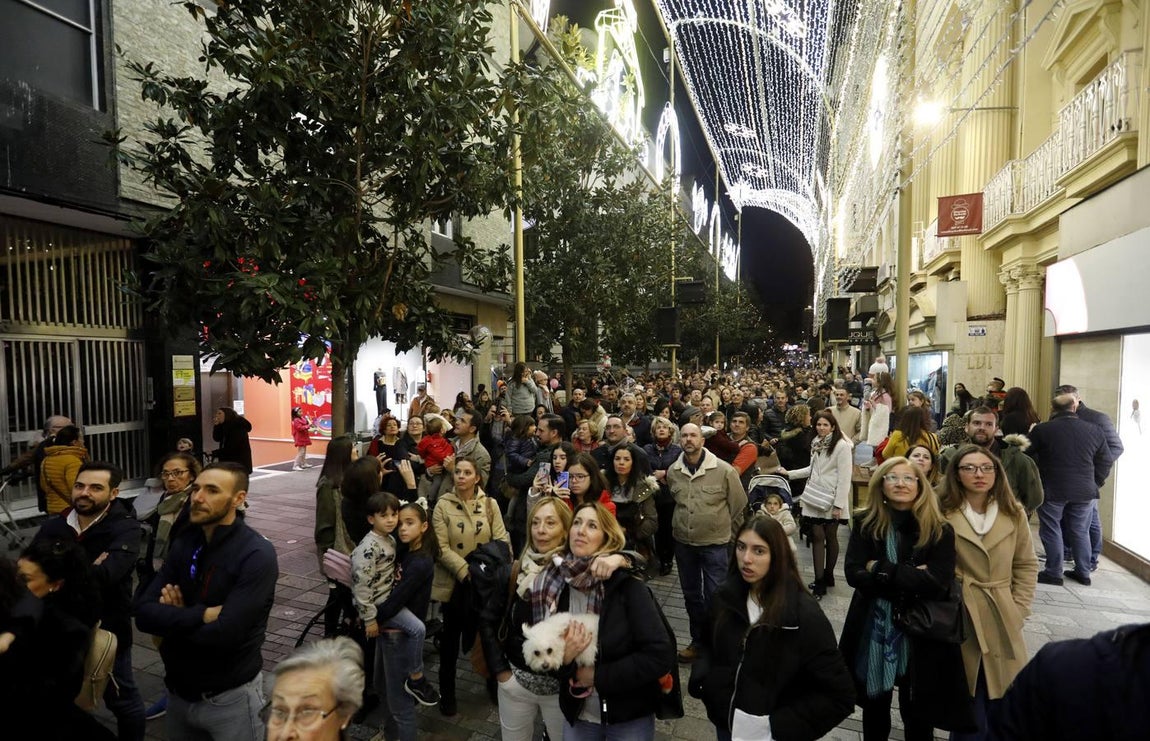 El lunes festivo bajo las luces de la Navidad en Córdoba, en imágenes
