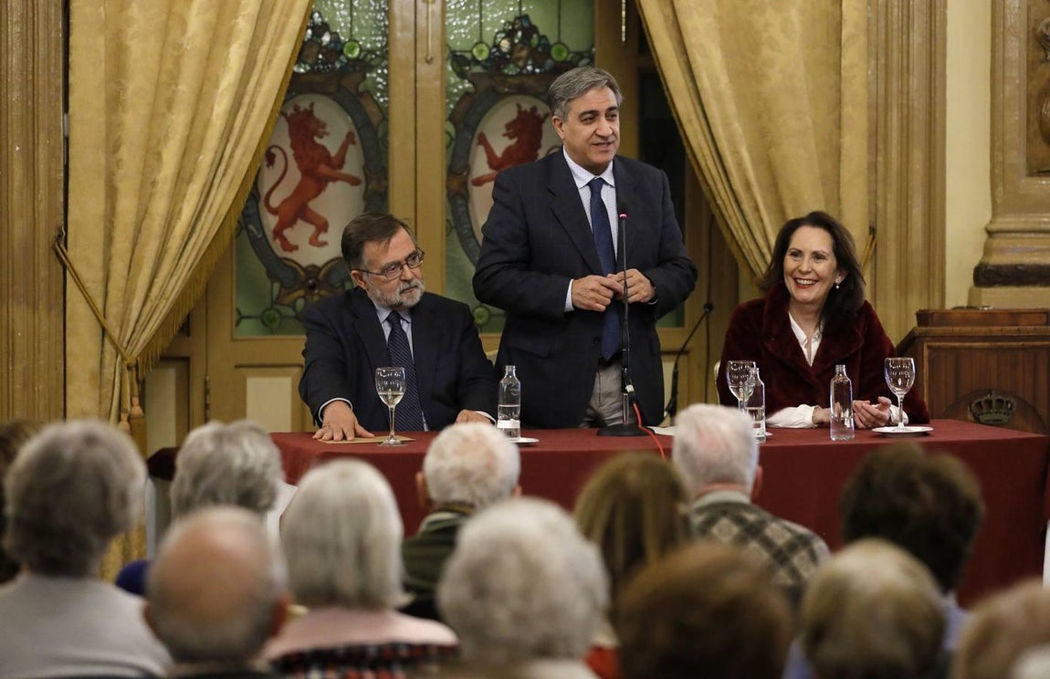 La conferencia de José Luis Corral en el Templo de Córdoba, en imágenes